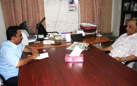 رئيس مجلس إدارة 14 اكتوبر مع الاستاد فضل النقيب