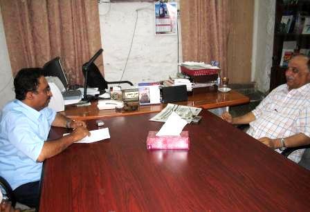 رئيس مجلس إدارة 14 اكتوبر مع الاستاد فضل النقيب